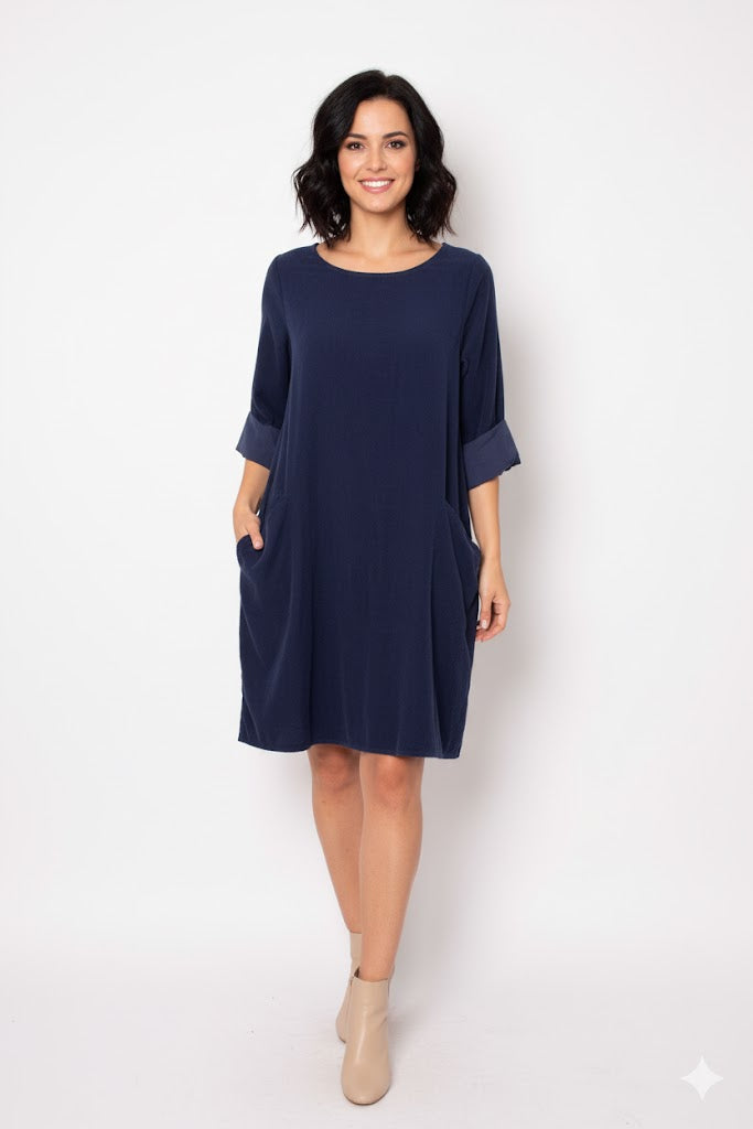 Yksivärinen samettimekko Ester sinisenä. Susanne