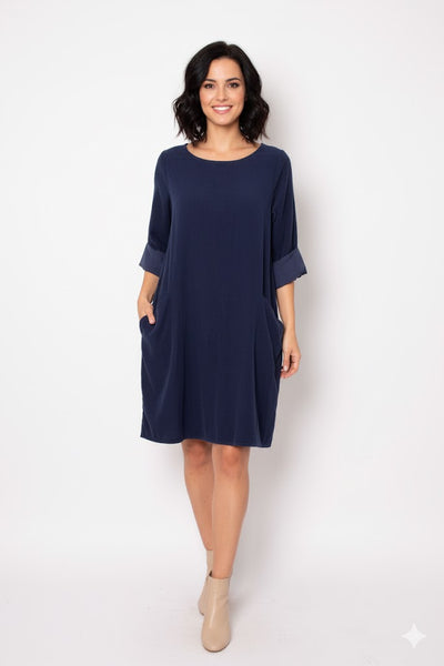 Yksivärinen samettimekko Ester sinisenä. Susanne