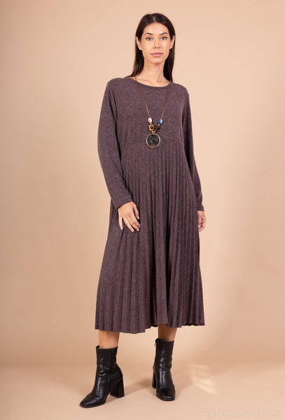 Midipituinen neulosmekko Evelyn ruskeana. Susanne