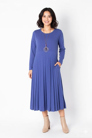 Sähkönsininen midimittainen Evelyn neulemekko. Susanne