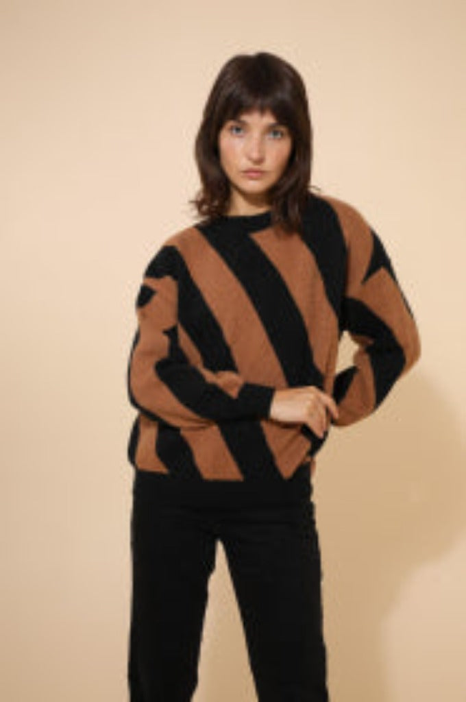 Musta ja ruskea yhdessä ovat herkullinen yhdistelmä. Adeline camel. Susanne