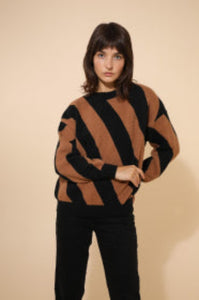 Musta ja ruskea yhdessä ovat herkullinen yhdistelmä. Adeline camel. Susanne