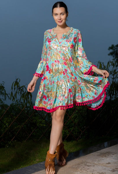 Juhlava boho-mekko Madonna hehkuu kullan, turkoosin ja pinkin sävyssä. Susanne