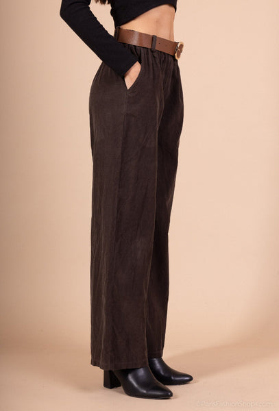 Ruskeat Beata samettihousut. Susanne