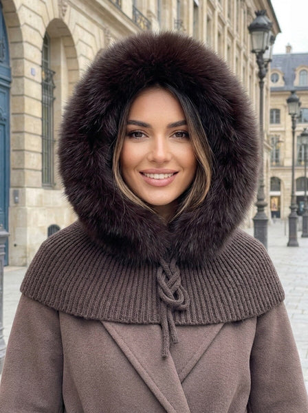 Balaclava, ruskea huppu, josta saa näyttävän kauluksen myös. Susanne