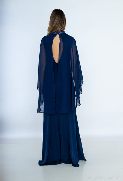 Tumman sinisessä Abigail iltapuvussa upea avonainen selkä. Susanne