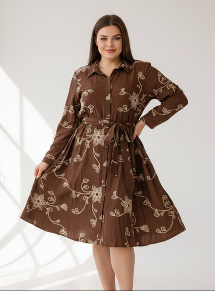 Paitamekko Alsatiassa vaalea applikointi camelin ruskealla pohjalla. Susanne