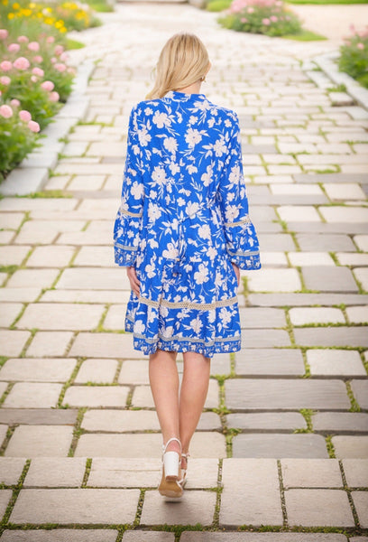 Gladys bohomekossa nyöri takana jolla mekon saa tyköistuvammaksi. Susanne.