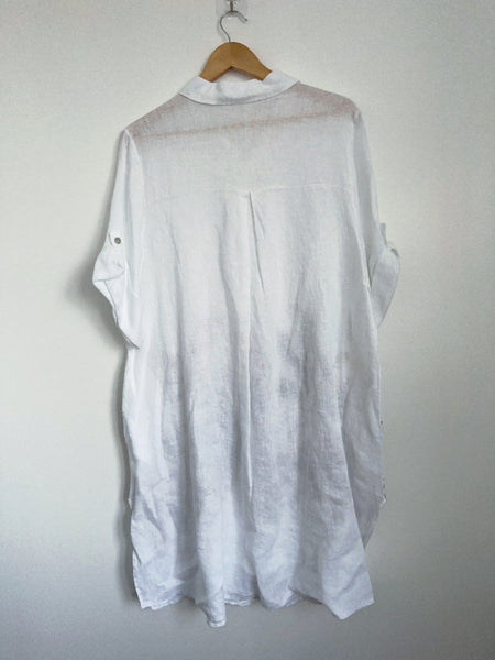 Pellava paitamekko Soilana on yksivärinen takaa. Susanne