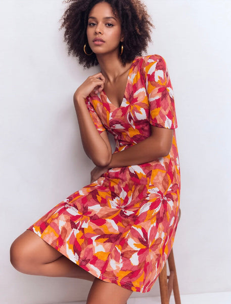 Oranssipunainen, A-helmainen mekko Zara Pariisista.  Susanne