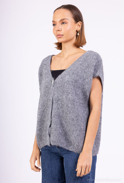 Neuleliivi lämmittää ja sillä saat pukeutuneen olon helposti. Yksivärinen Stephnia liivi. Susanne