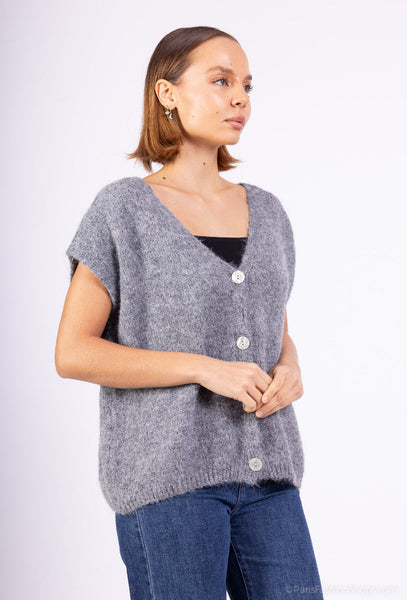 Neuleliivi Stepahina on valmistettu Italiassa. Susanne