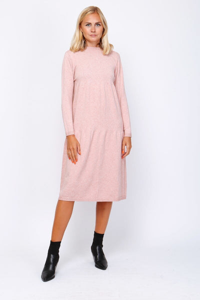 Vaaleanpunainen neulemekko Eilish Italiasta. Susanne