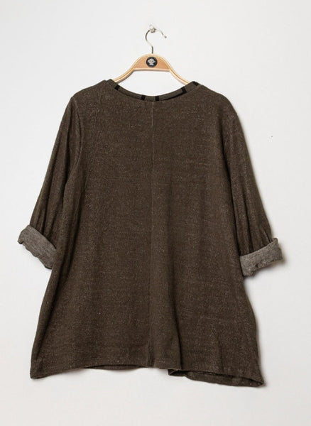 Philppa neulespaita on takaa yksivärinen. Susanne