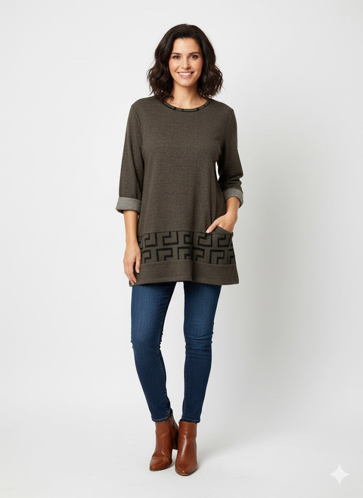 Suoranmallinen ,khakin värinen neulospusero Philippa on ihanan pehmeä. Susanne