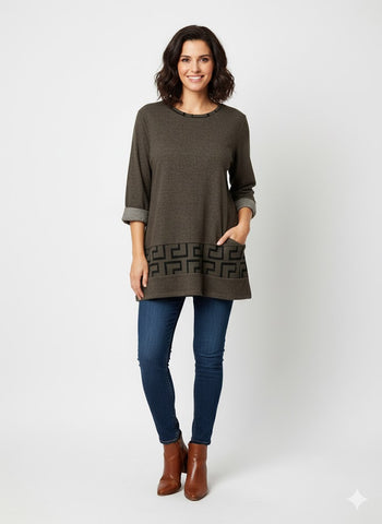 Suoranmallinen ,khakin värinen neulospusero Philippa on ihanan pehmeä. Susanne