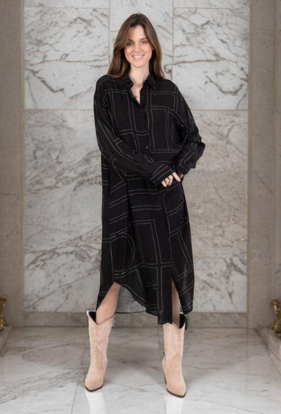 Midipituinen musta, vaalearaitainen paitamekko Tiffney. Susanne