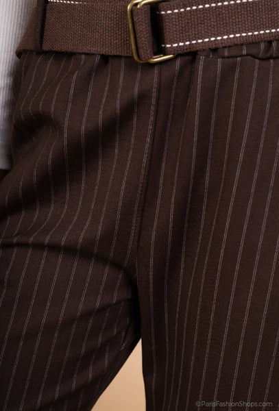 Sharon housuun kuuluu vyö. Susanne