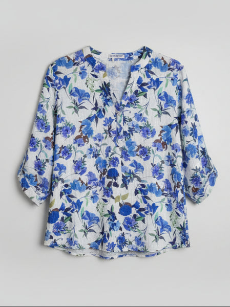 Celina paidan hihan voi nostaa napilla tai pitää pitkänä. Susanne