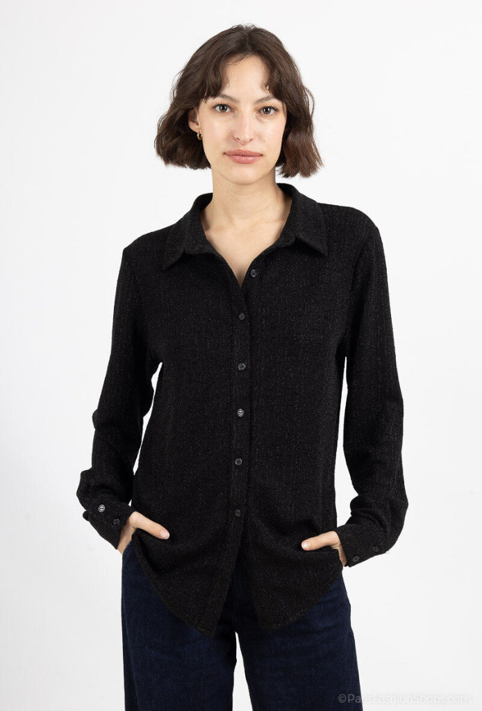 Himmeästi kiiltävä musta joustava paitapusero Sophia. Susanne