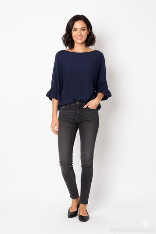 Siro, helmaan kapeneva neulospaita Wendy sinisenä. Susanne