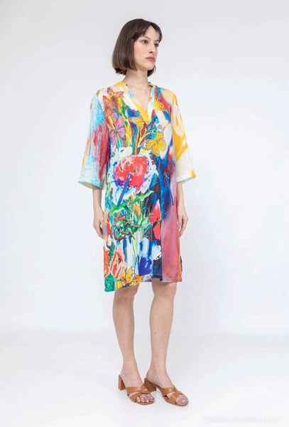 Tunikamekossa on 2/3 hihat, vetoketjulliset taskut ja v-pääntie. Huetta, Susanne