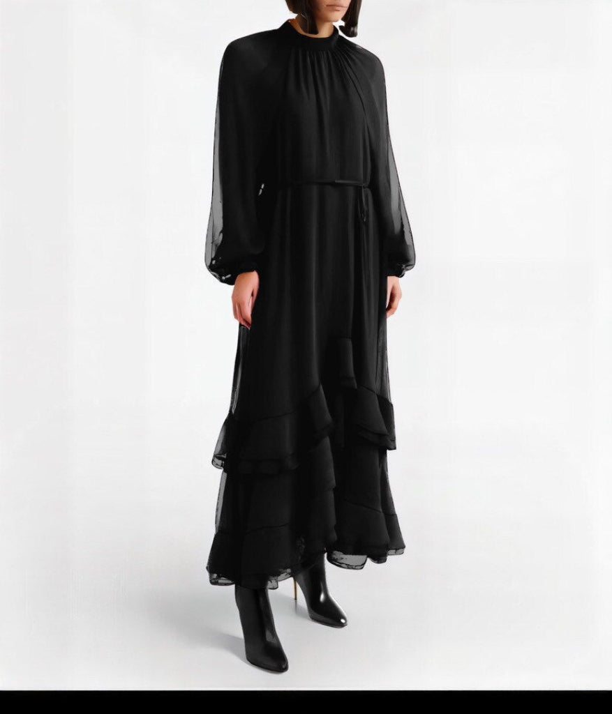 Pitkä, musta Kitty-mekko. Susanne