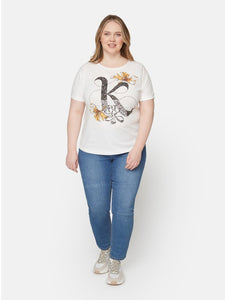 Cison valkoinen T-paita K-kirjaimella. Susanne