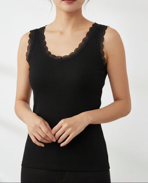 Musta pitsisomisteinen ribbitoppi Ella koolle S/M. Susanne